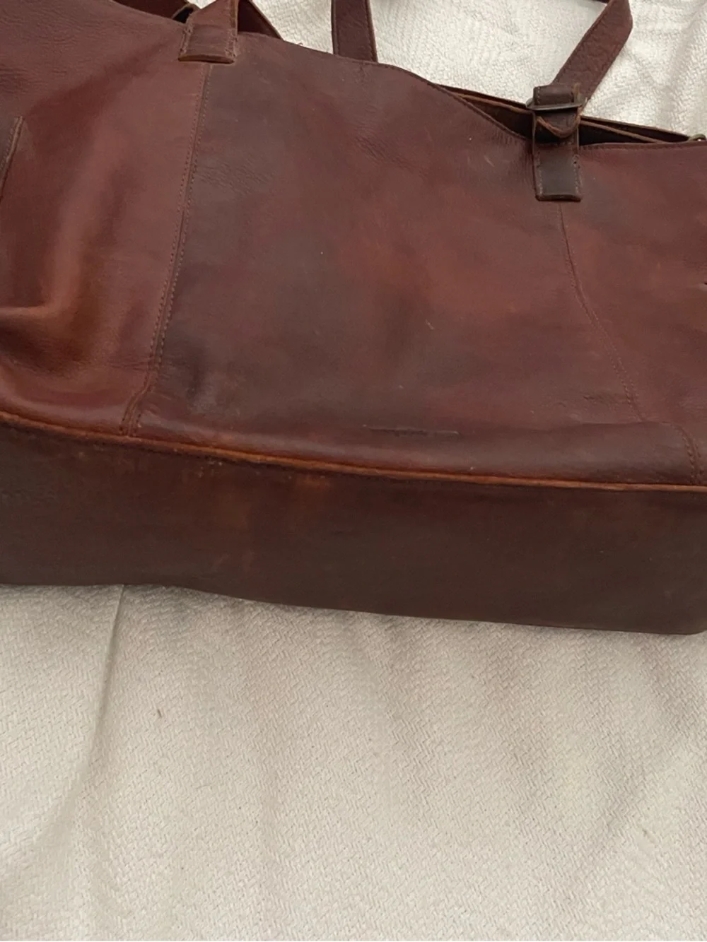 Duluth Trading Co Lifetime Leather Travel Duffle Bag Brown with Shoulder Strap
